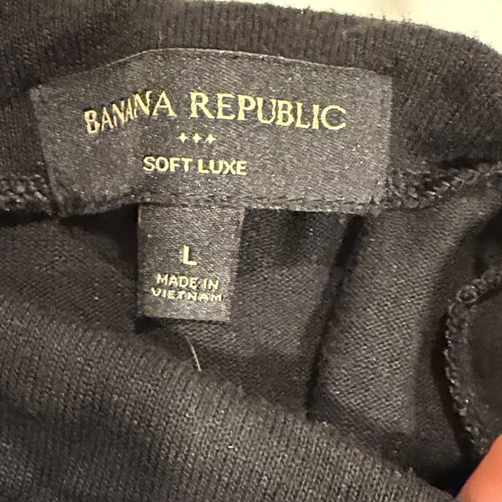 Banana Republic Black Long Sleeve Tee - Picture 3 of 4